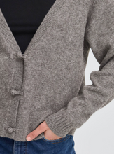 Carica l'immagine nel visualizzatore di Gallery, CARDIGAN NODO