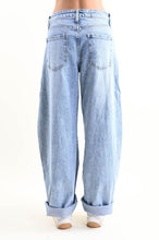 Carica l'immagine nel visualizzatore di Gallery, DENIM BARREL
